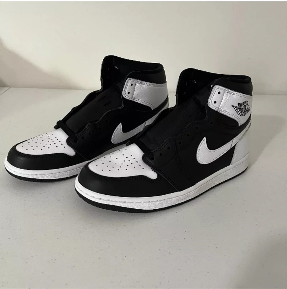 Nike Air Jordan 1 Retro High OG Shoe Black White DZ5485-010 Men's 9 No Box
